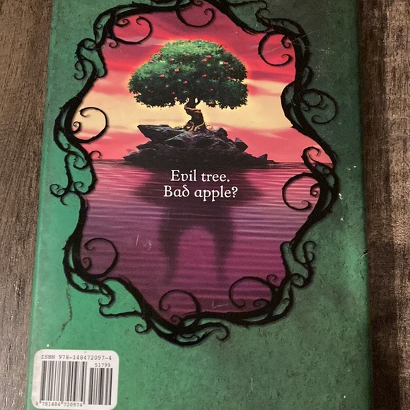 The Isle of the Lost :by Melissa De La Cruz - Picture 2 of 5